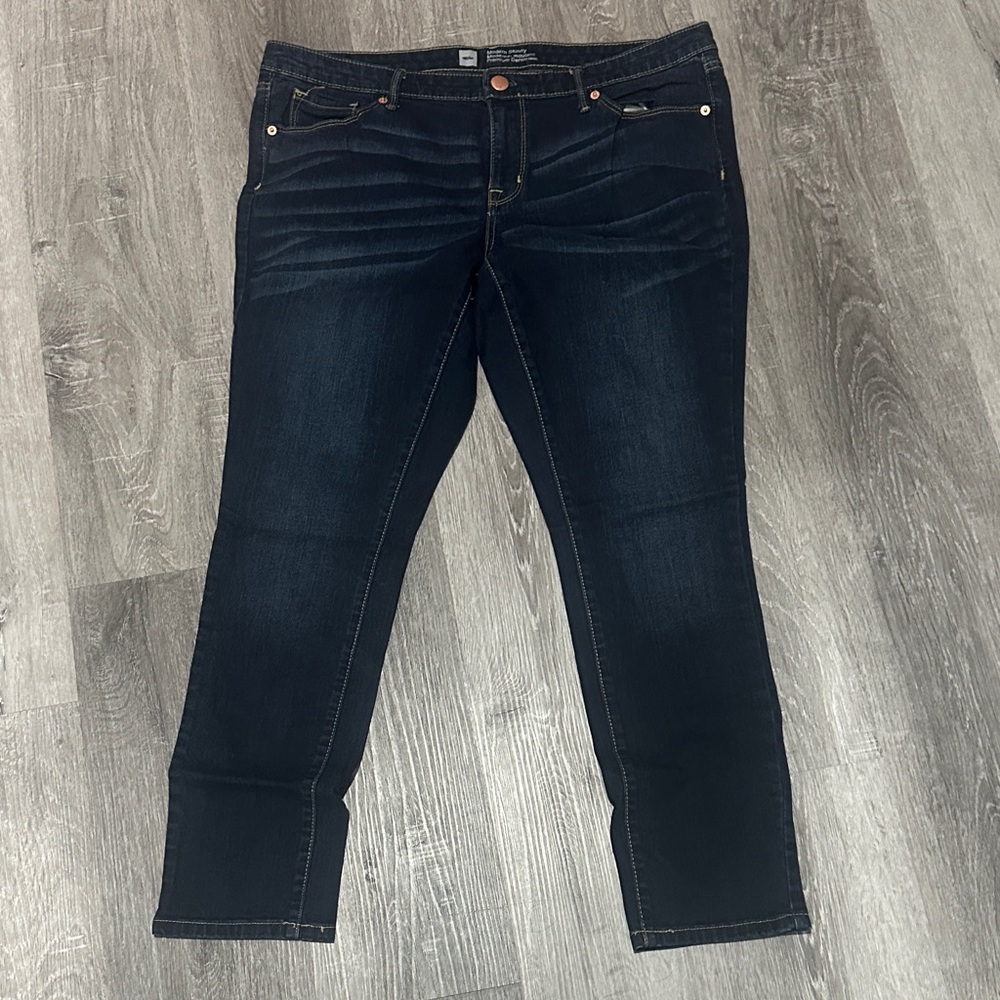 Classic Indigo Women's Cropped Jeans